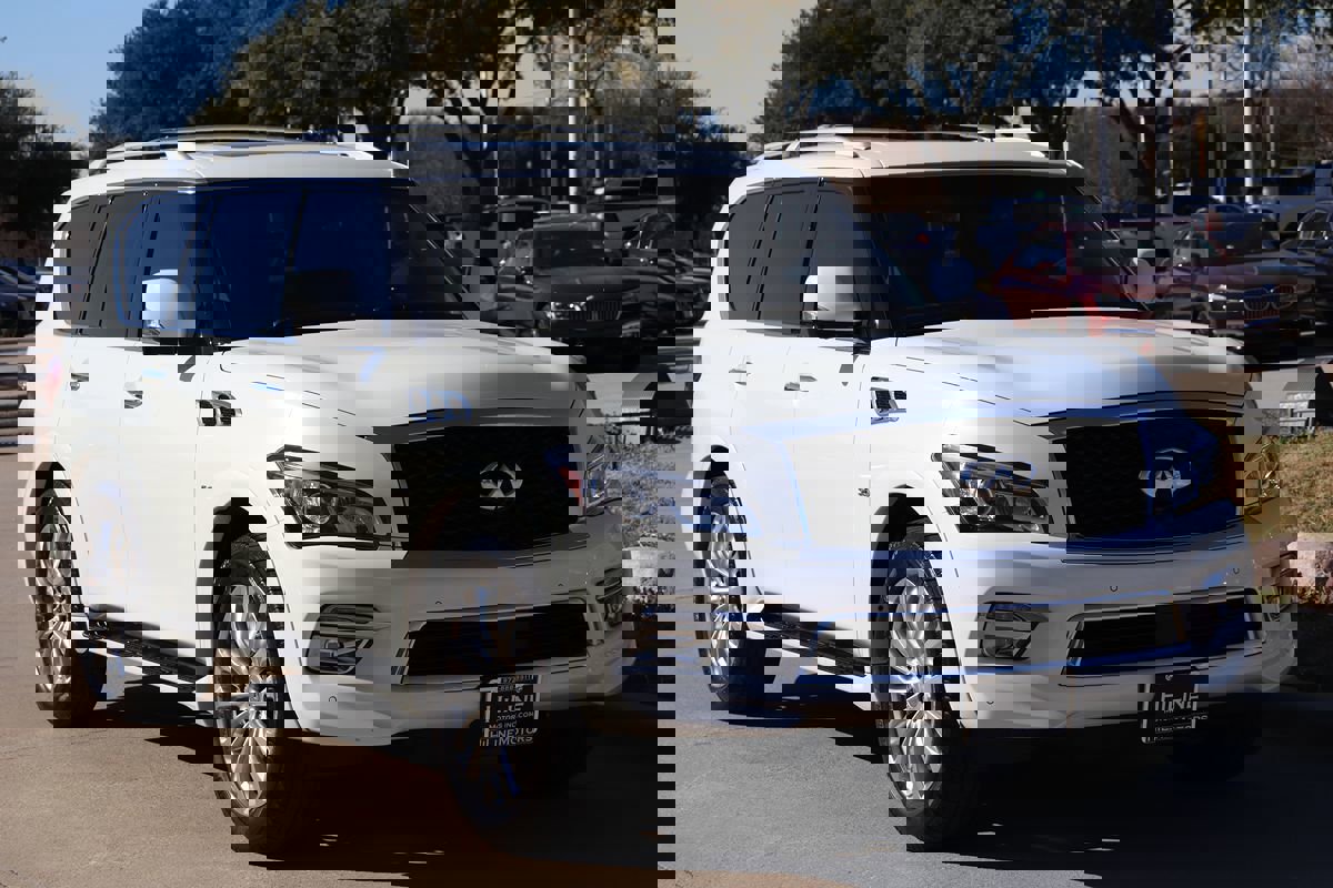 Used 2016 INFINITI QX80 Luxe w/ 22" Wheel Package image 3