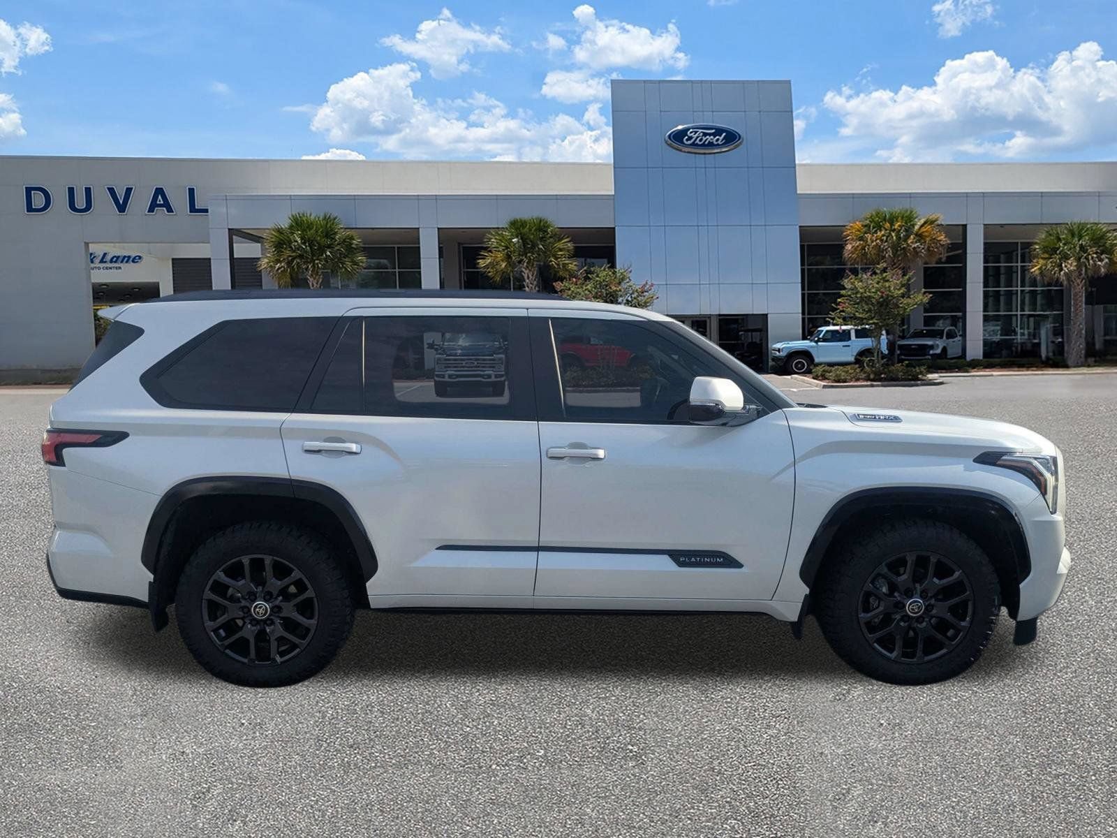 Used 2024 Toyota Sequoia Platinum AWD/4WD image 3