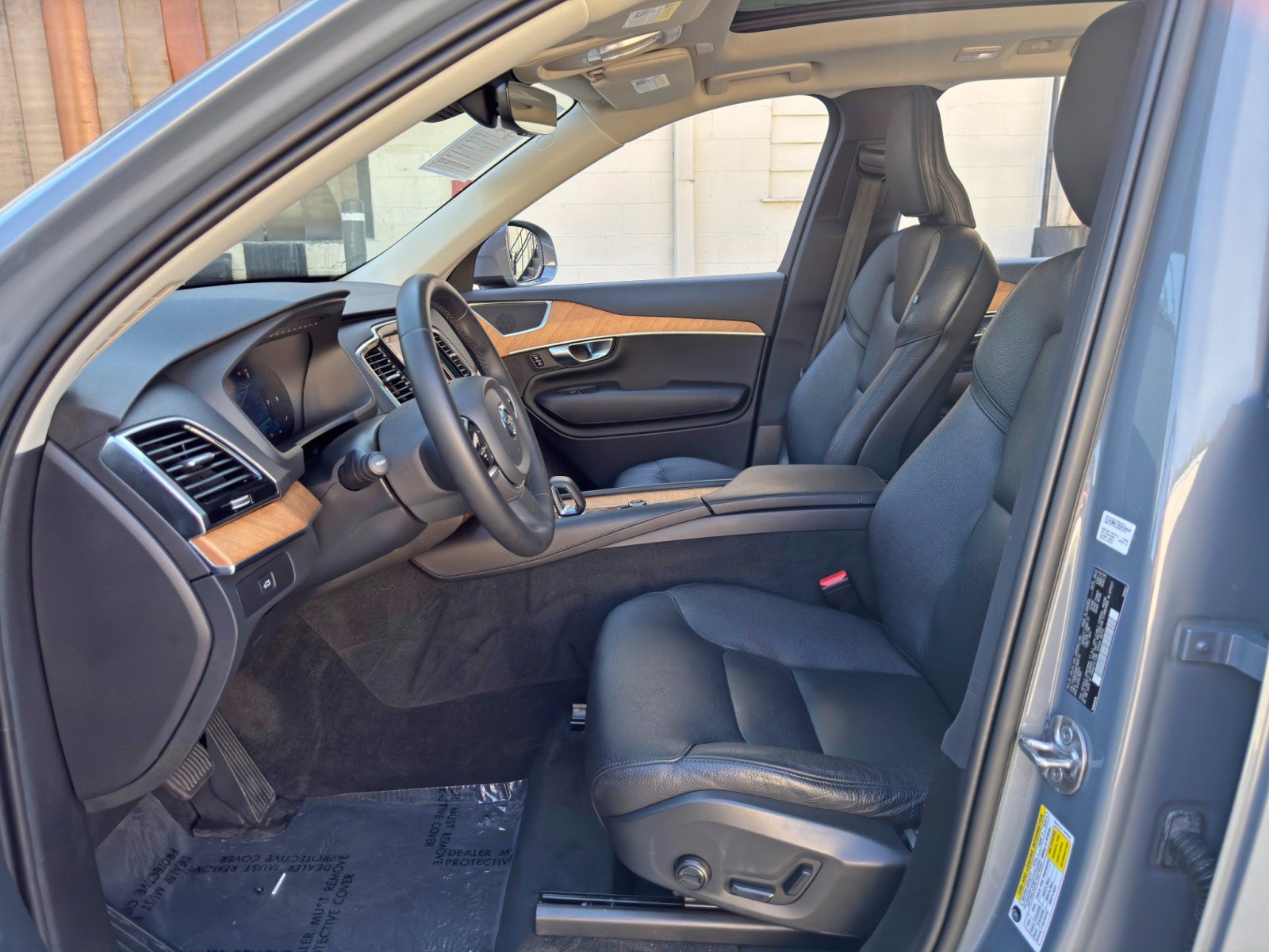Used 2023 Volvo XC90 B6 Plus w/ Protection Package Premier AWD/4WD image 17