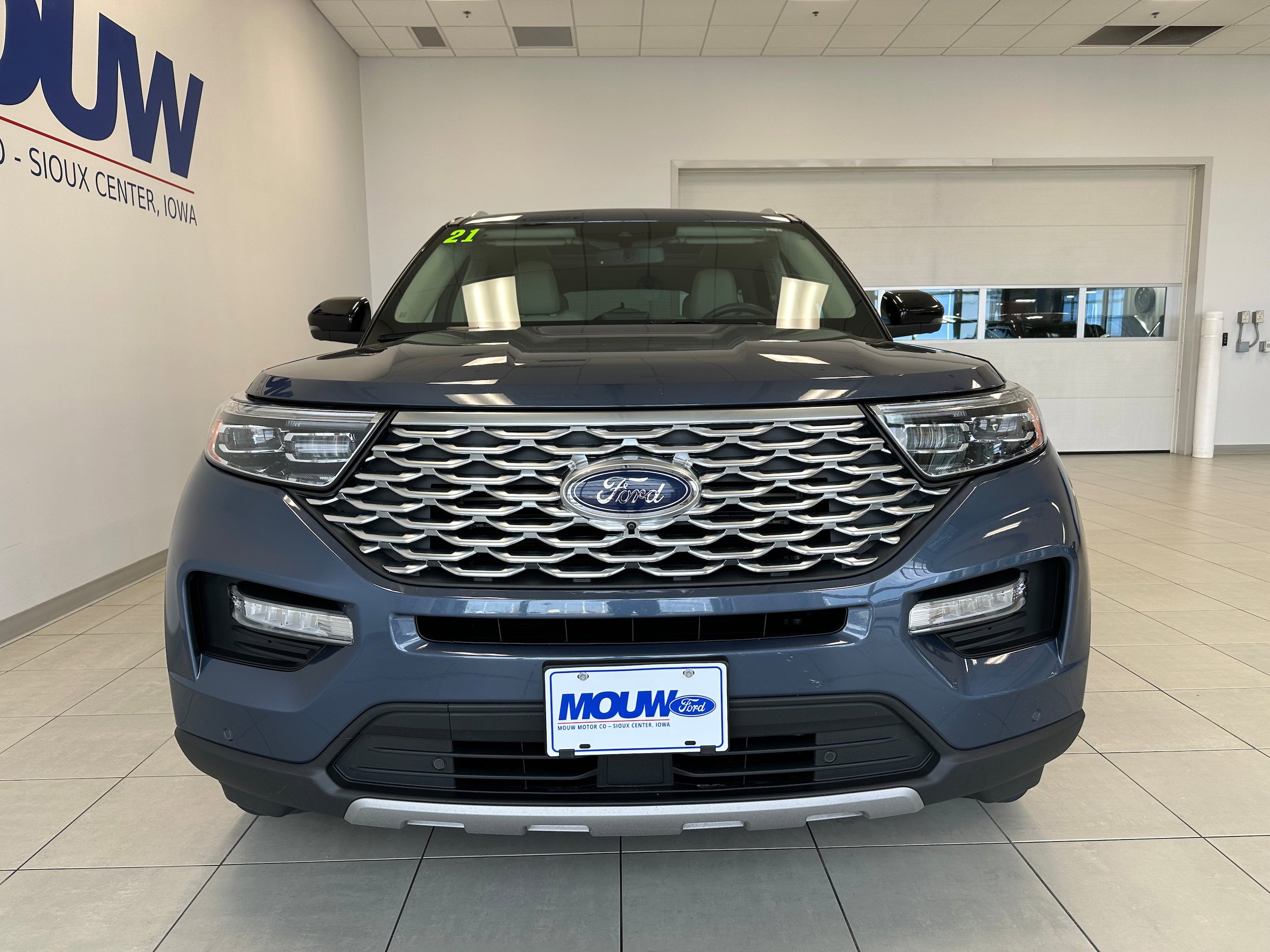 Used 2021 Ford Explorer Platinum w/ Equipment Group 601A AWD/4WD image 3