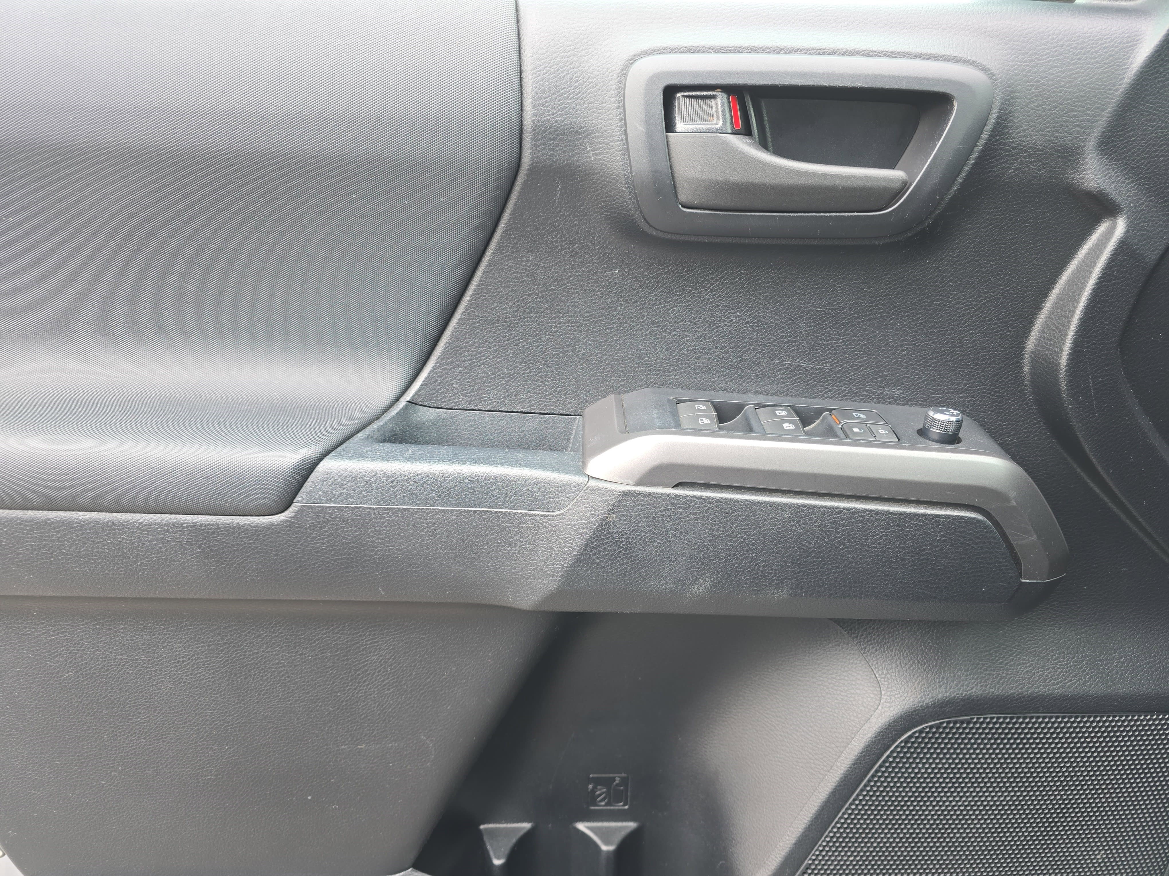 Used 2017 Toyota Tacoma TRD Sport image 24