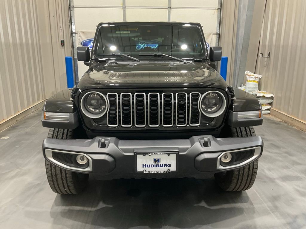 Used 2025 Jeep Wrangler Unlimited Sahara image 2