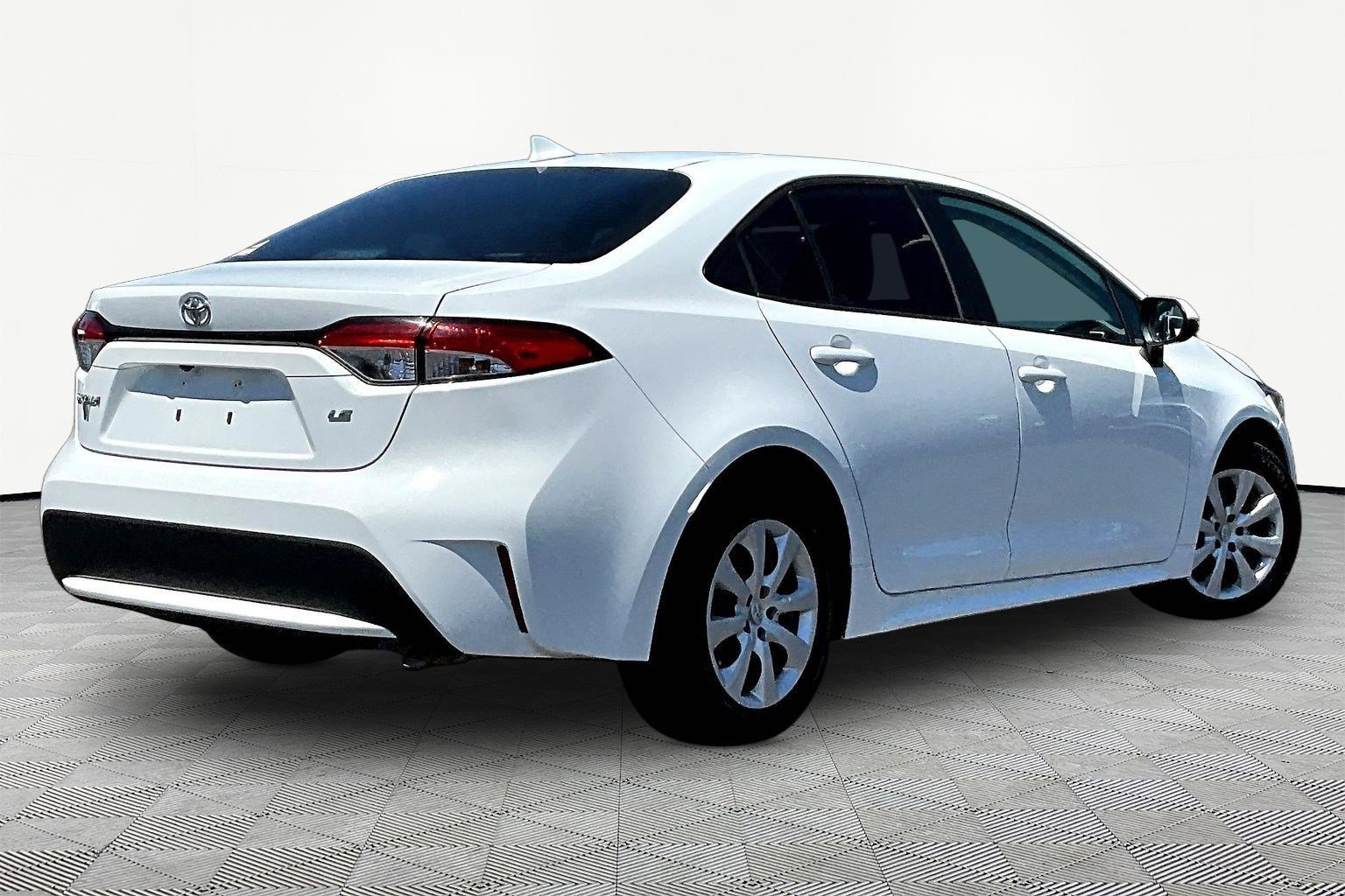 Used 2020 Toyota Corolla LE FWD image 6