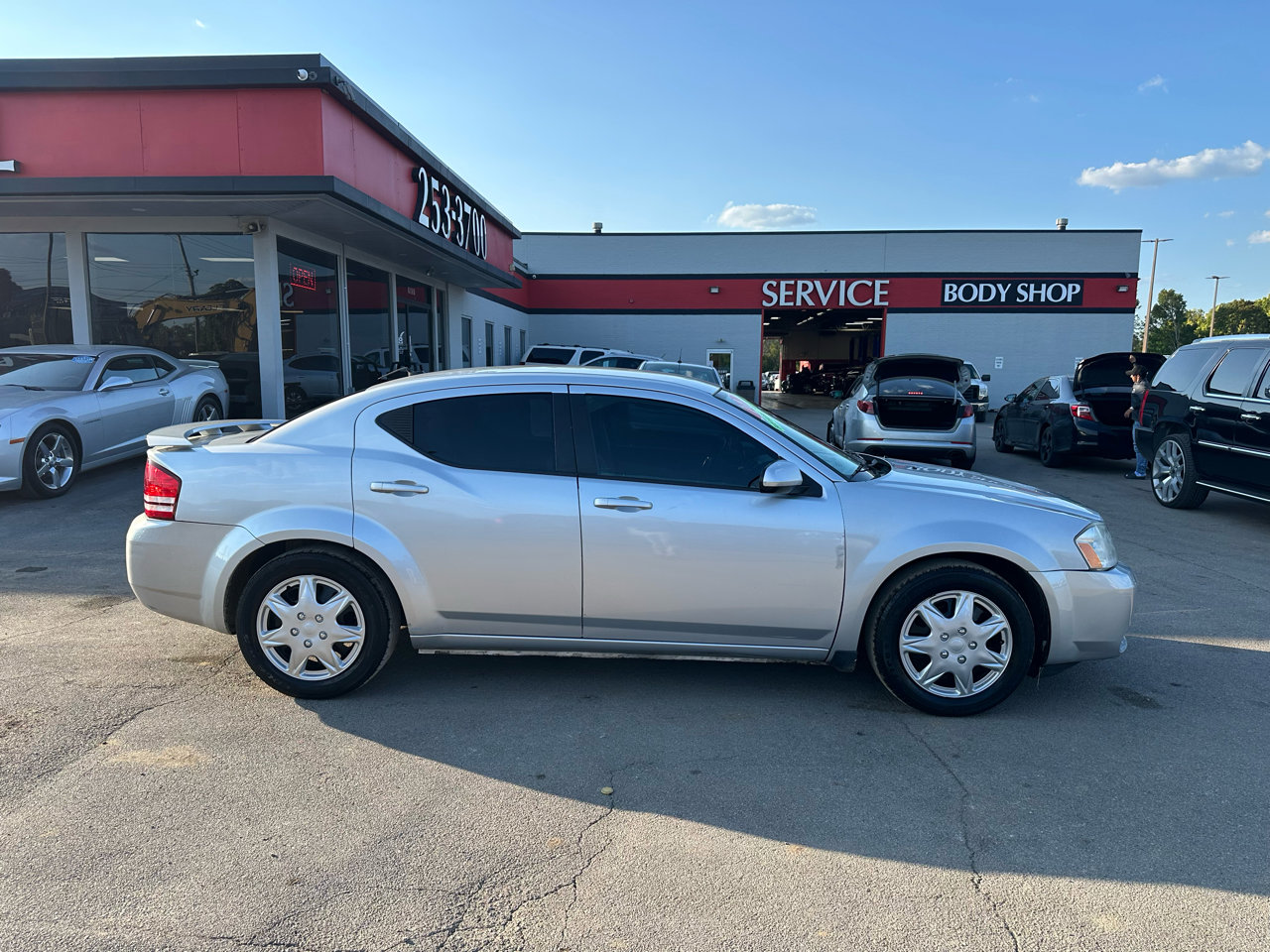 Used 2010 Dodge Avenger R/T image 2