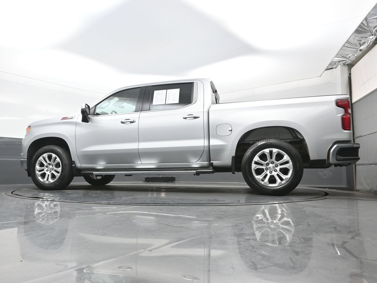 Used 2022 Chevrolet Silverado 1500 LTZ w/ LTZ Premium Package AWD/4WD image 29