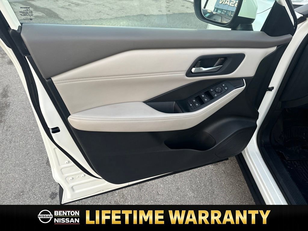 Certified 2023 Nissan Rogue SV w/ SV Premium B Package image 11