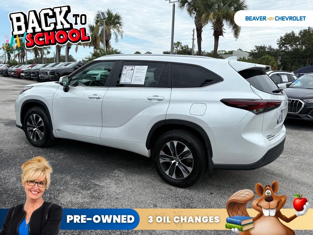 Used 2025 Toyota Highlander XLE AWD/4WD image 5