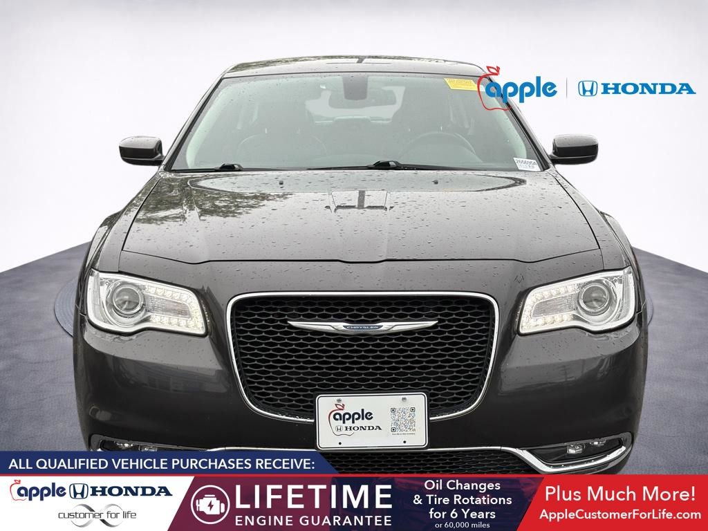 Used 2016 Chrysler 300 Limited RWD image 2