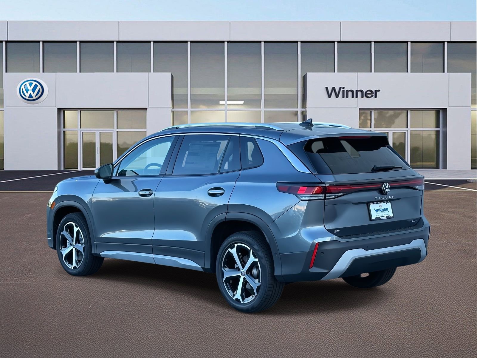 New 2025 Volkswagen Tiguan SE image 3