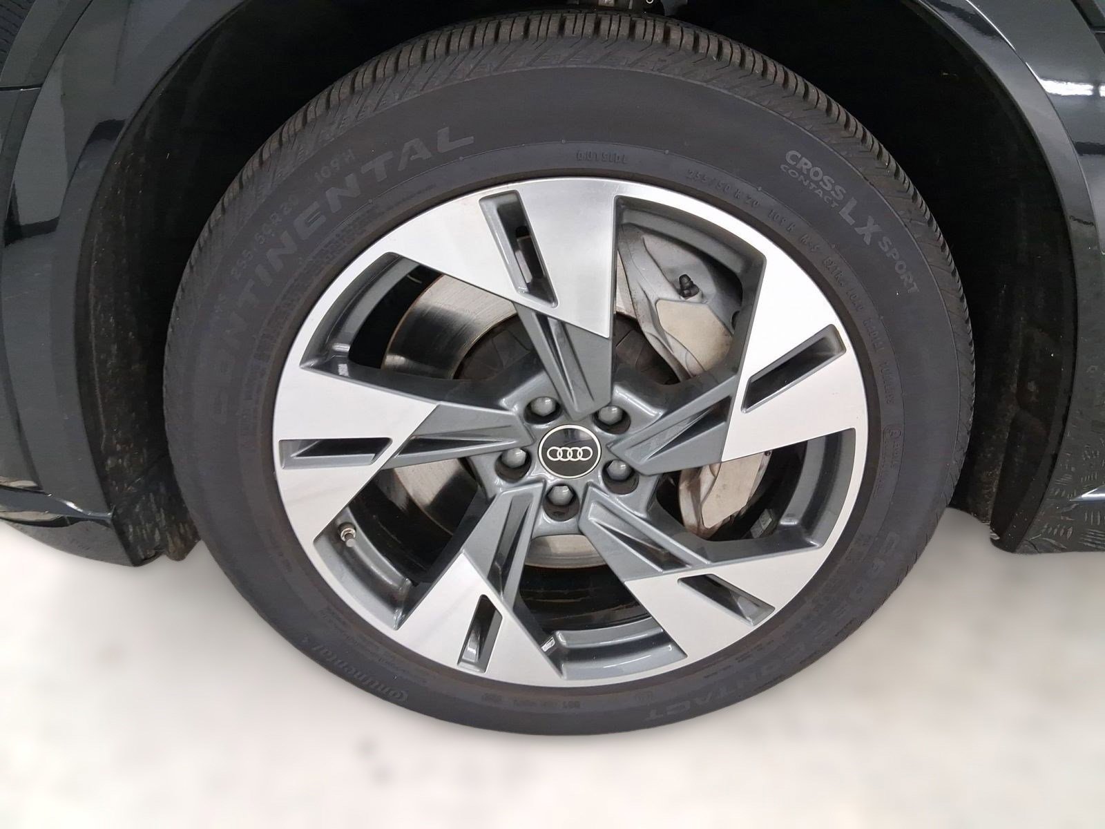 Used 2022 Audi e-tron Premium Plus w/ Premium Plus Package image 11