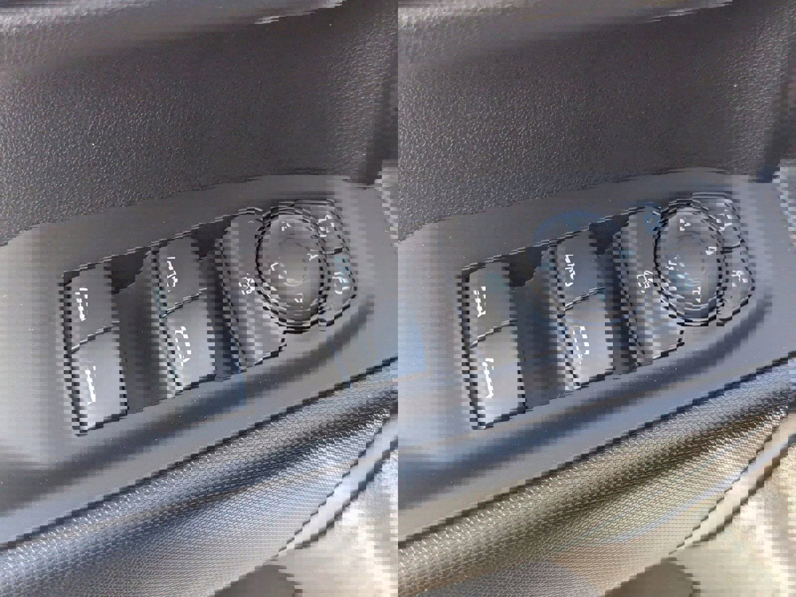 Used 2025 Chevrolet Silverado 1500 Custom image 25