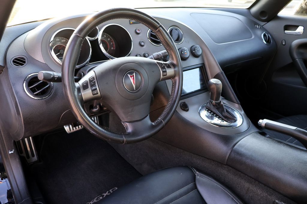 Used 2008 Pontiac Solstice GXP w/ Premium Package RWD image 11