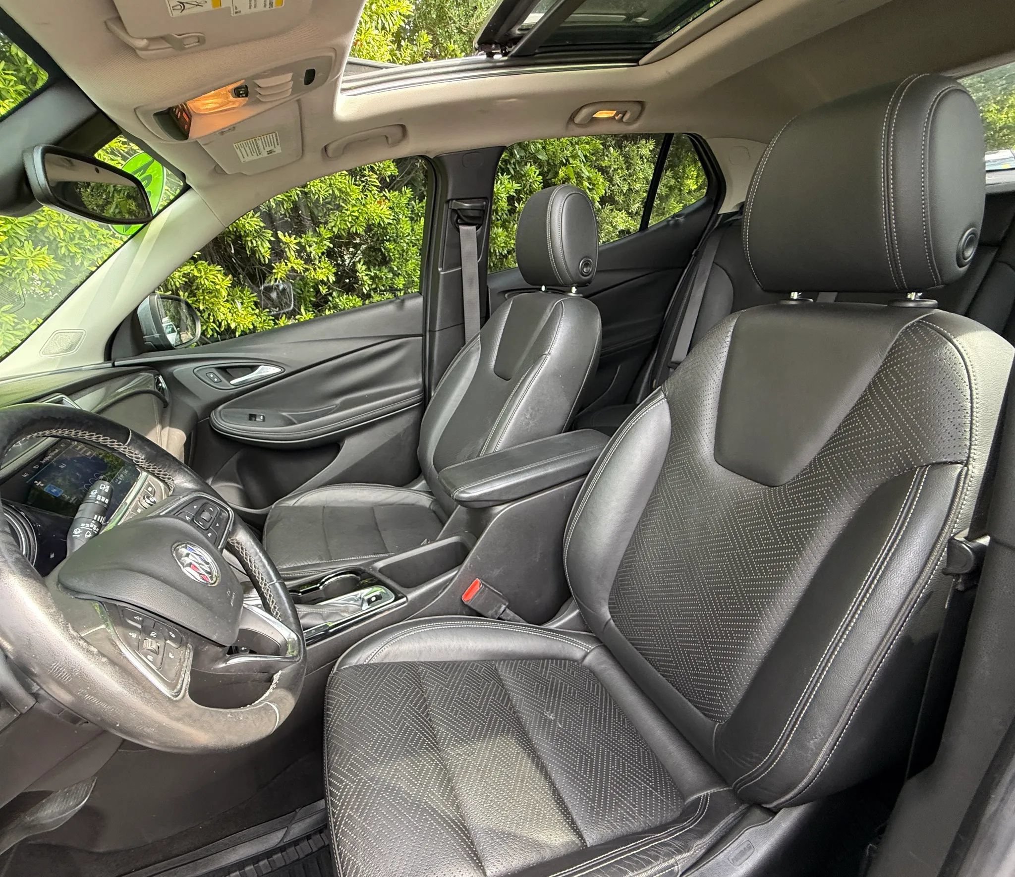 Used 2021 Buick Encore GX Essence w/ Experience Buick Package FWD image 2