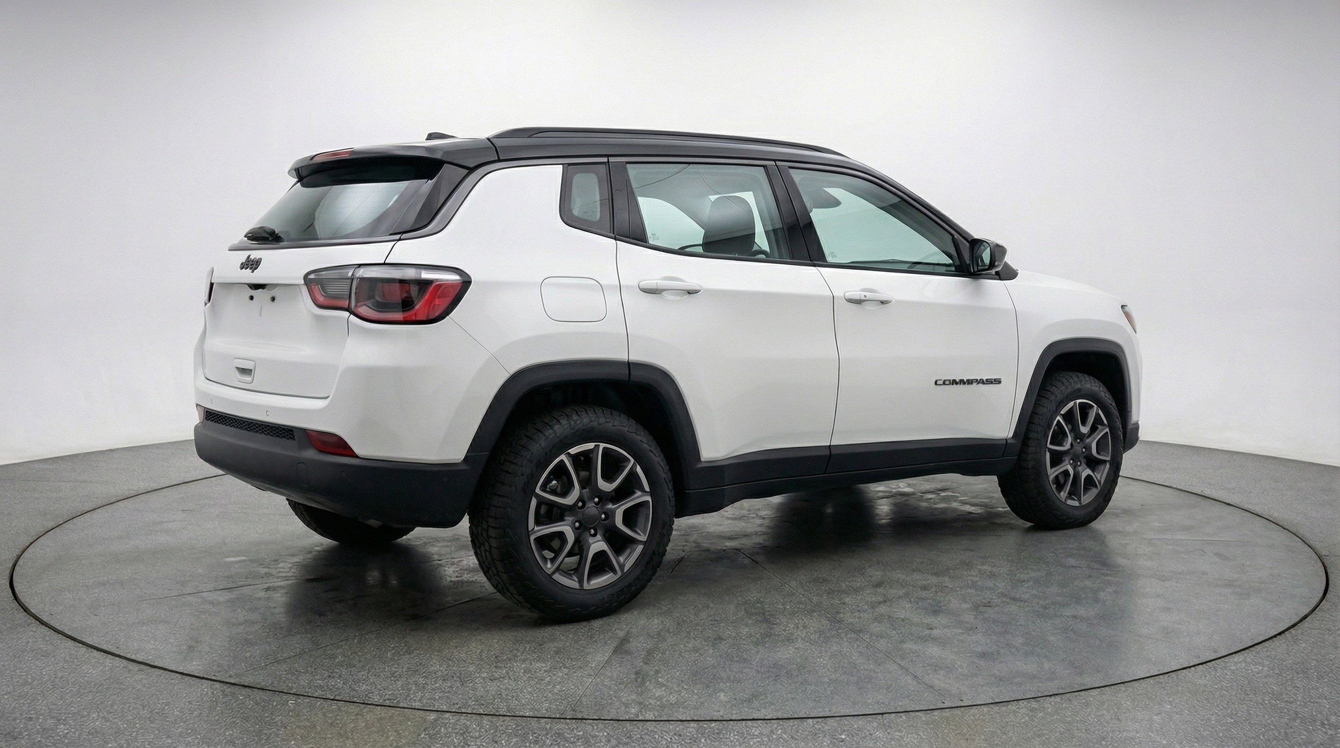 Used 2025 Jeep Compass Trailhawk AWD/4WD image 9