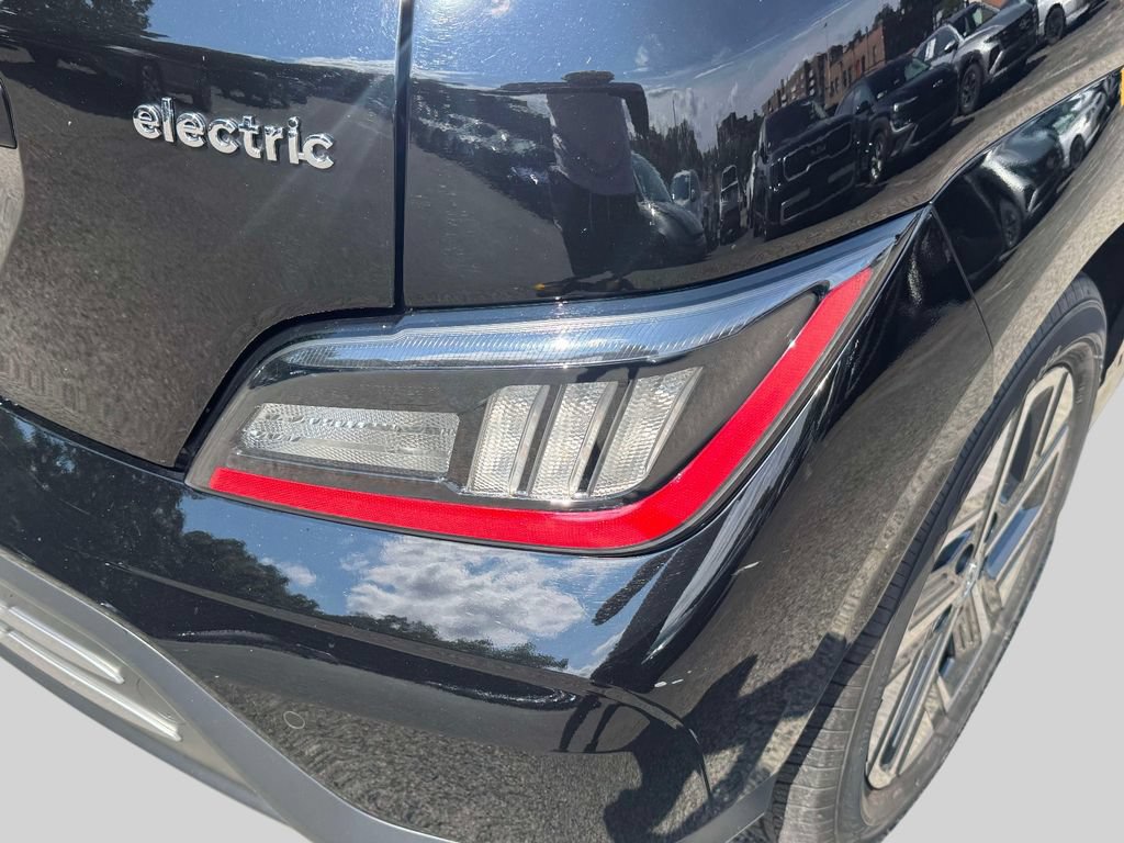 Certified 2022 Hyundai Kona Limited w/ Cargo Package FWD image 10