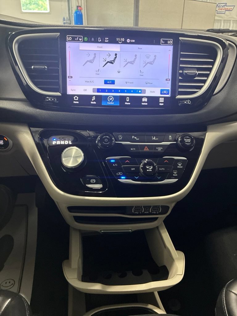 Used 2023 Chrysler Pacifica Touring-L FWD image 23