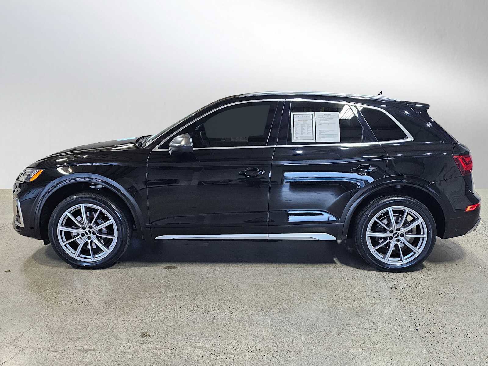 Used 2023 Audi SQ5 Premium w/ Convenience Package image 4