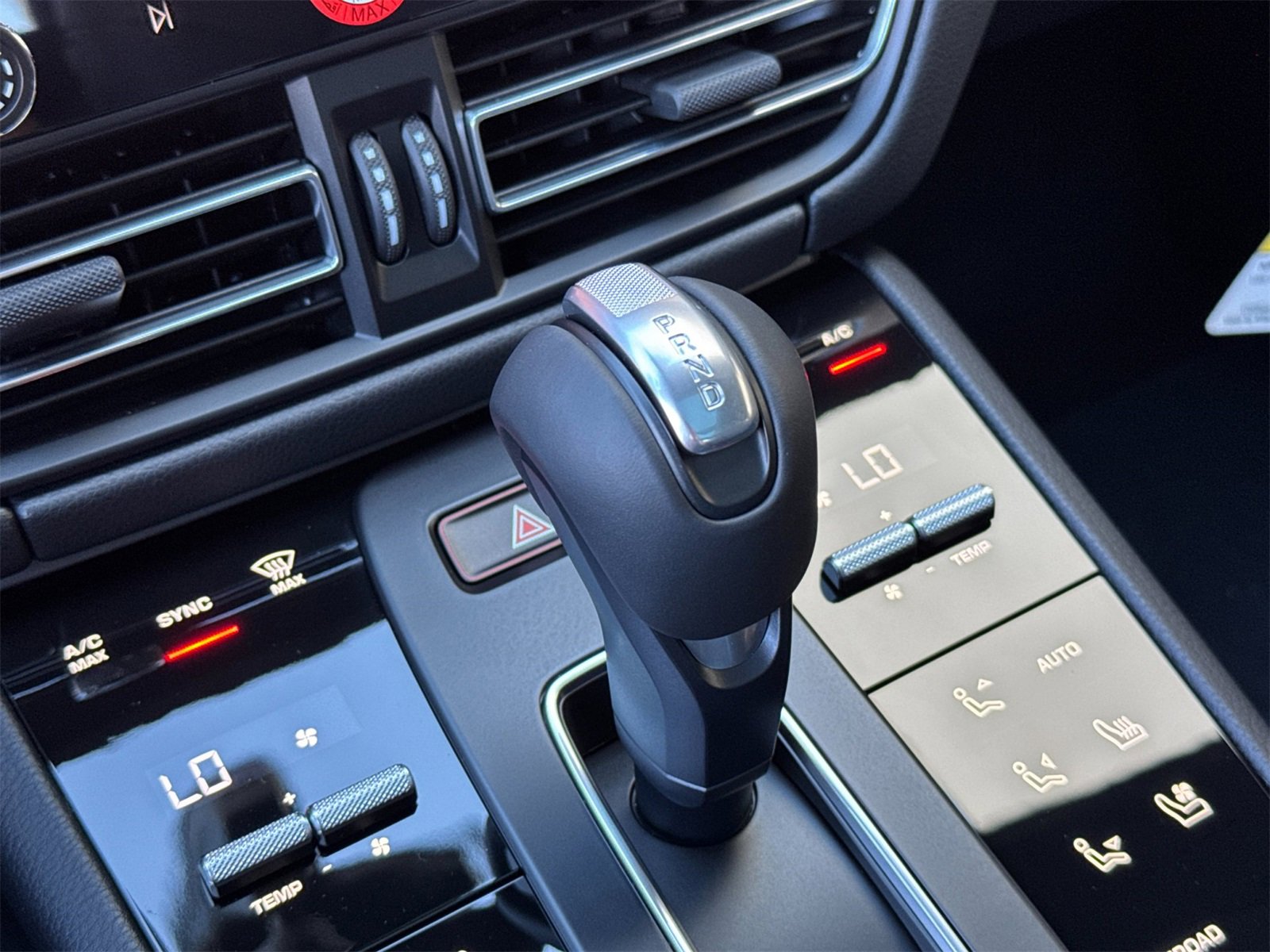 New 2026 Porsche Macan image 23