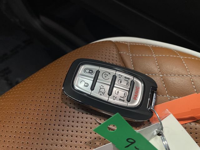 Certified 2024 Chrysler Pacifica Pinnacle image 31