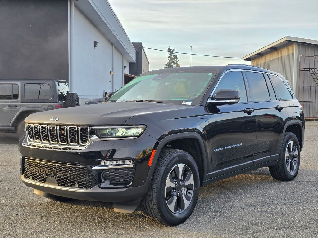 Used 2022 Jeep Grand Cherokee Limited 4xe w/ Luxury Tech Group II AWD/4WD image 4