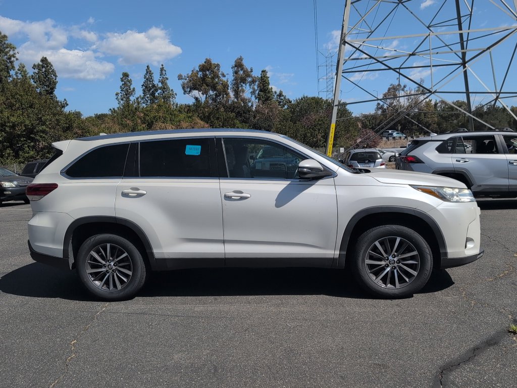 Certified 2019 Toyota Highlander XLE FWD image 4