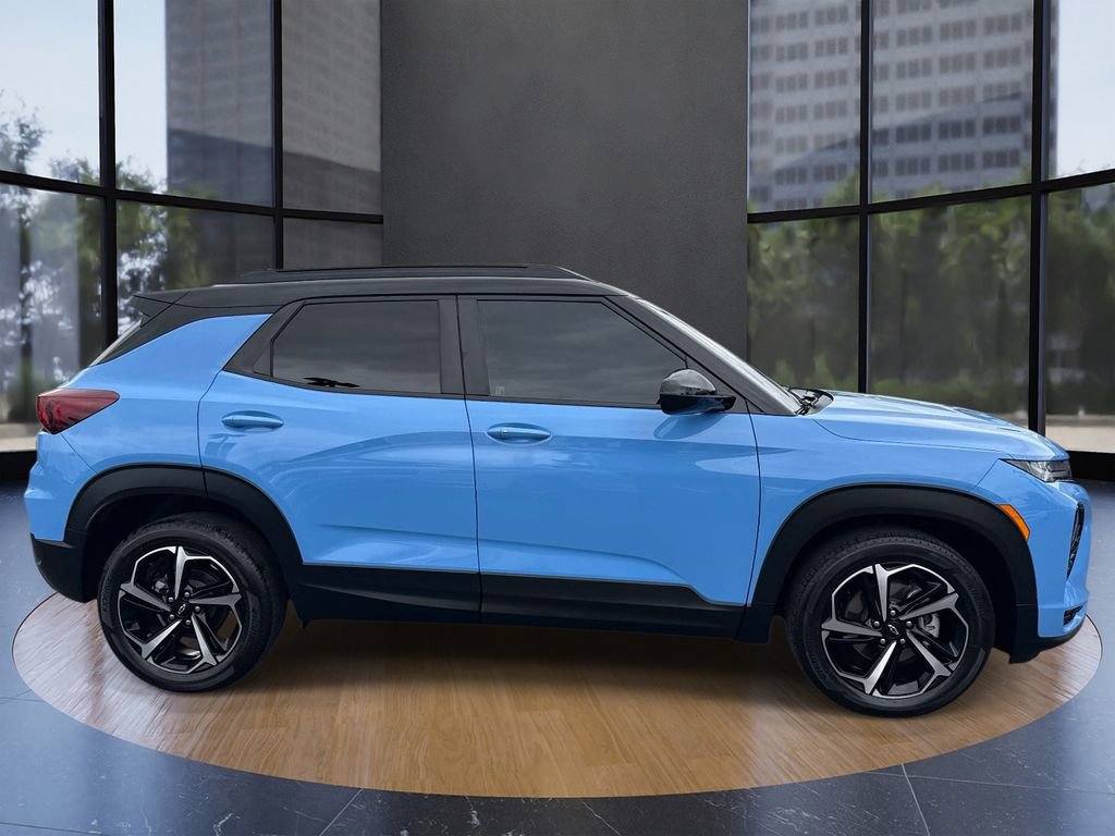 Used 2023 Chevrolet TrailBlazer RS w/ Convenience Package FWD image 2