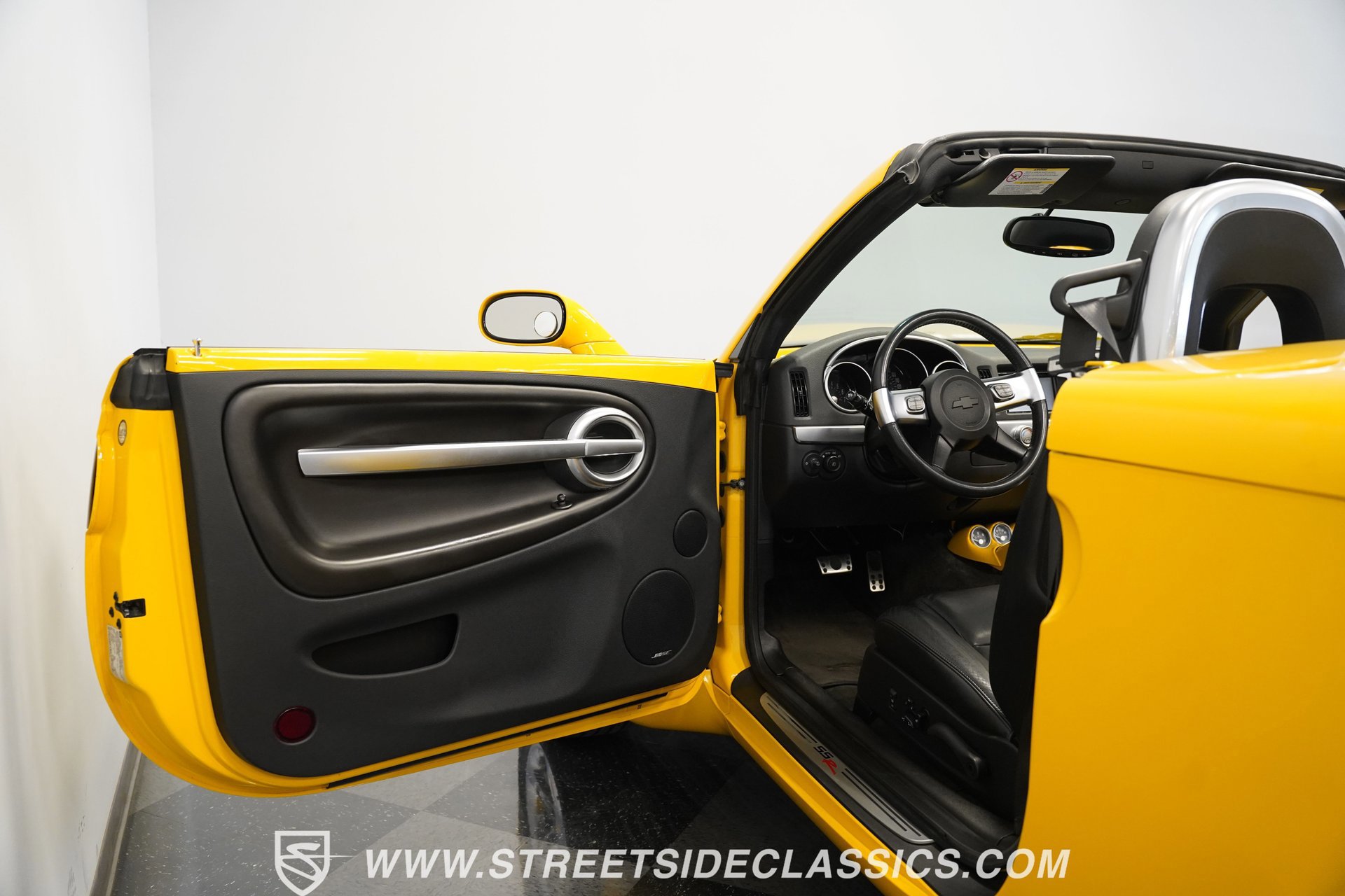 Used 2005 Chevrolet SSR w/ Preferred Equipment Group image 39