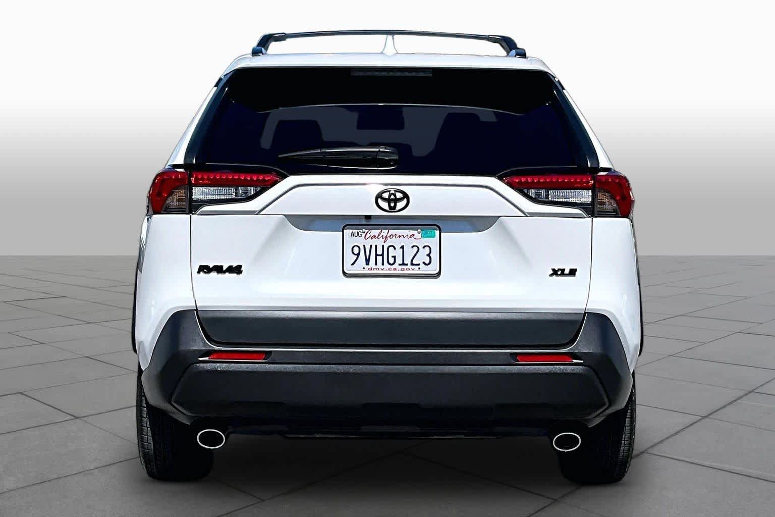 Used 2025 Toyota RAV4 XLE Premium FWD image 4