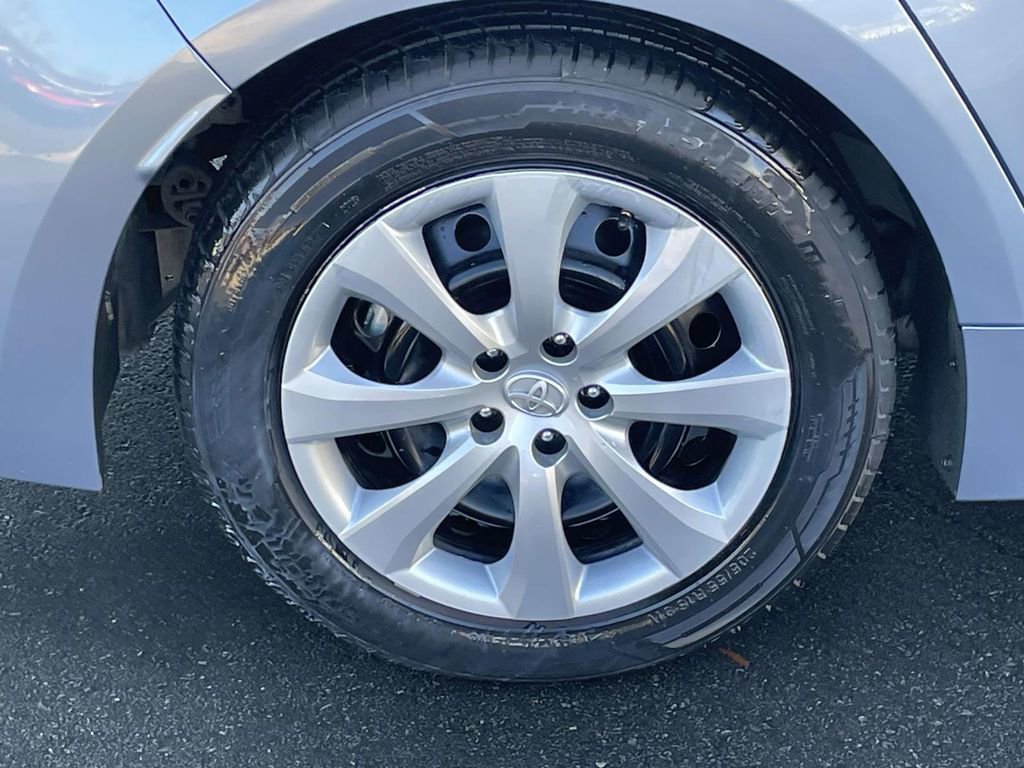 Used 2023 Toyota Corolla LE image 12