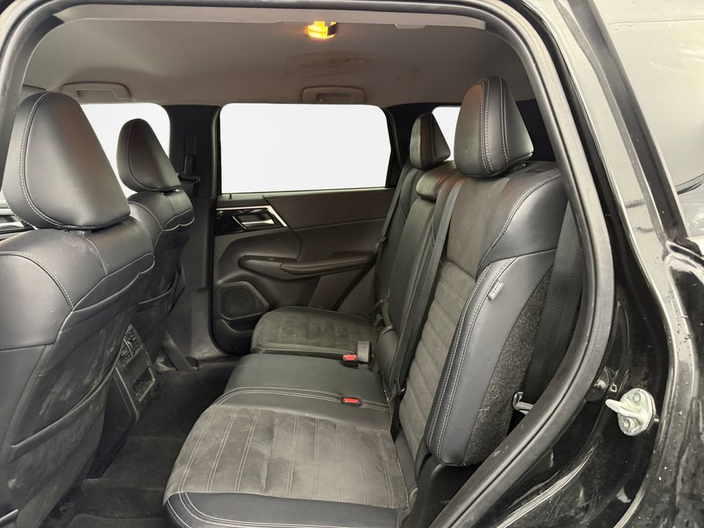 Used 2023 Mitsubishi Outlander SE AWD/4WD image 23