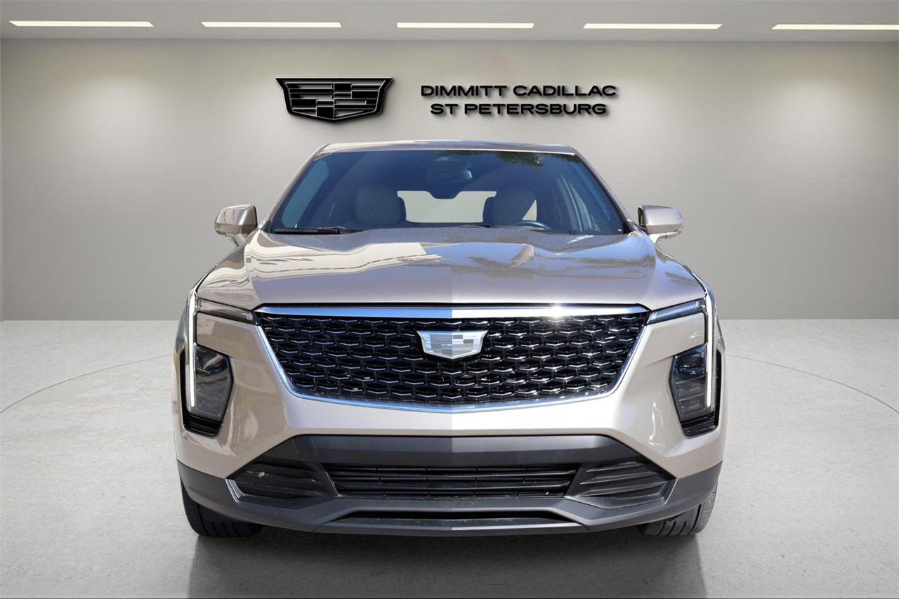 Used 2024 Cadillac XT4 Luxury w/ Cold Weather Package image 8
