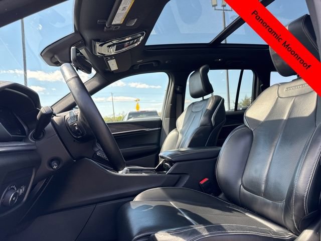 Used 2022 Jeep Grand Cherokee Overland w/ Luxury Tech Group IV AWD/4WD image 3
