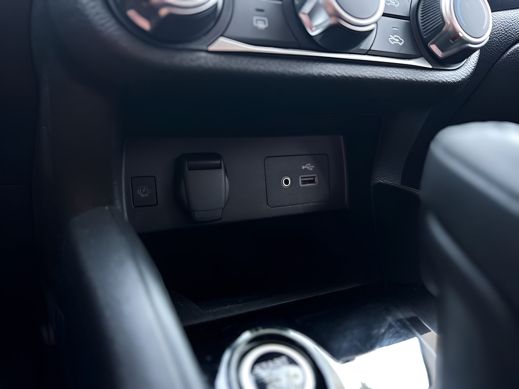 Used 2024 Nissan Versa SV FWD image 10