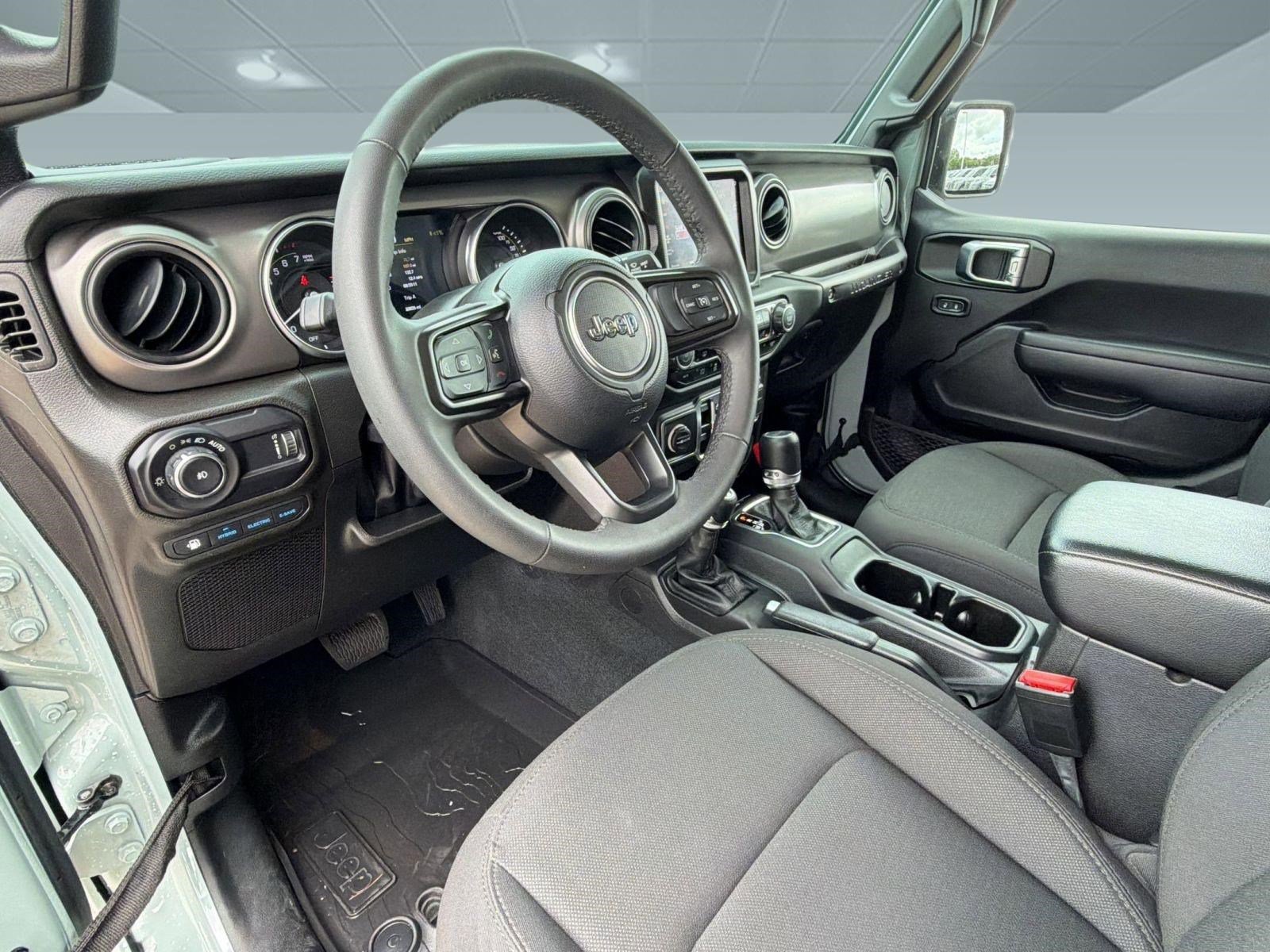 Used 2023 Jeep Wrangler Unlimited w/ 8.4" Radio Group AWD/4WD image 4