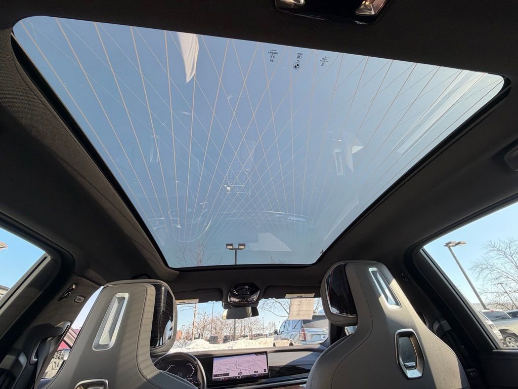 Used 2025 BMW 740i xDrive image 35