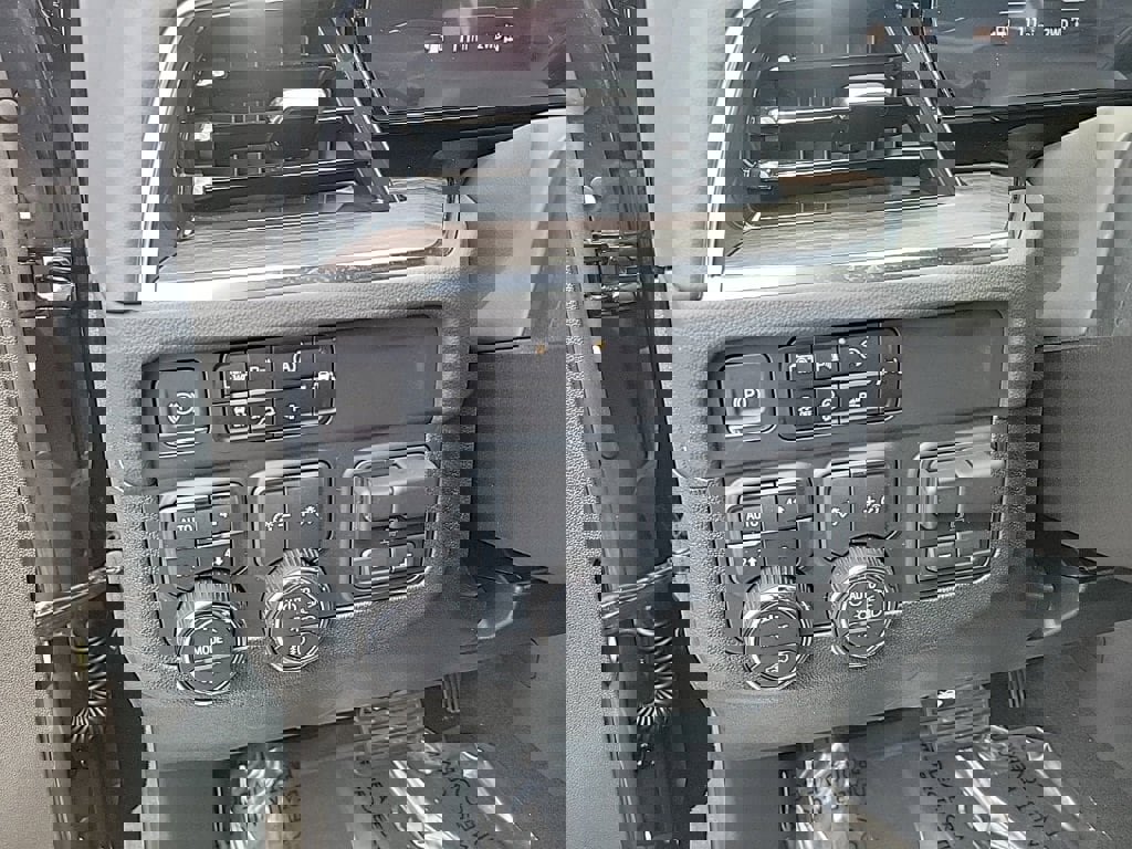 New 2025 Chevrolet Suburban Z71 w/ Z71 Off-Road Package image 8