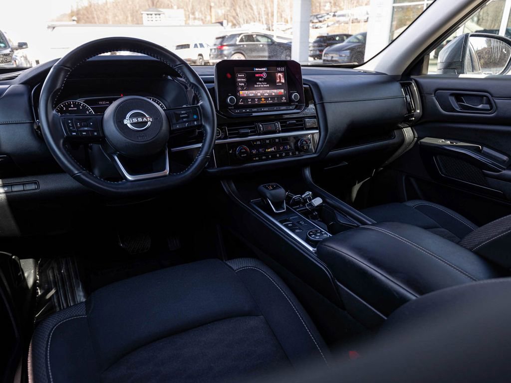 Used 2023 Nissan Pathfinder SV AWD/4WD image 17