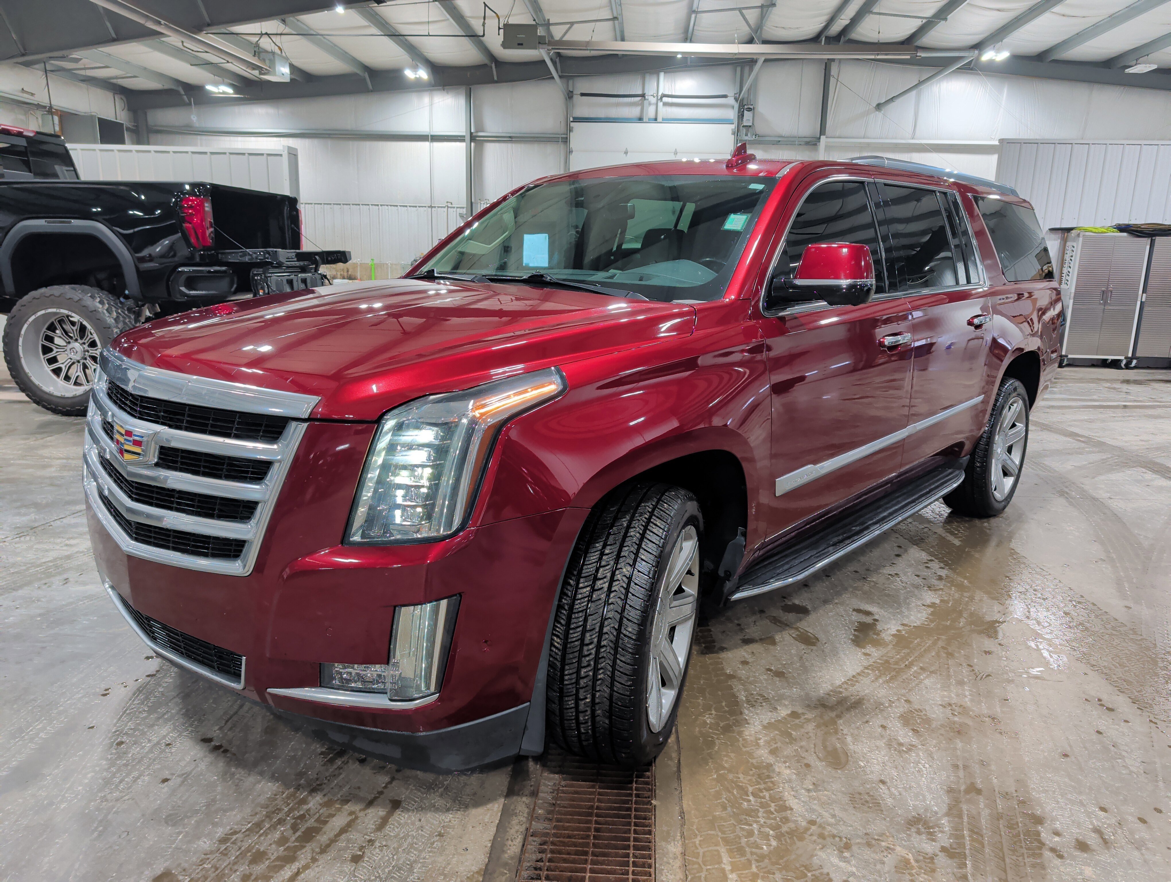 Used 2020 Cadillac Escalade ESV Luxury AWD/4WD image 6