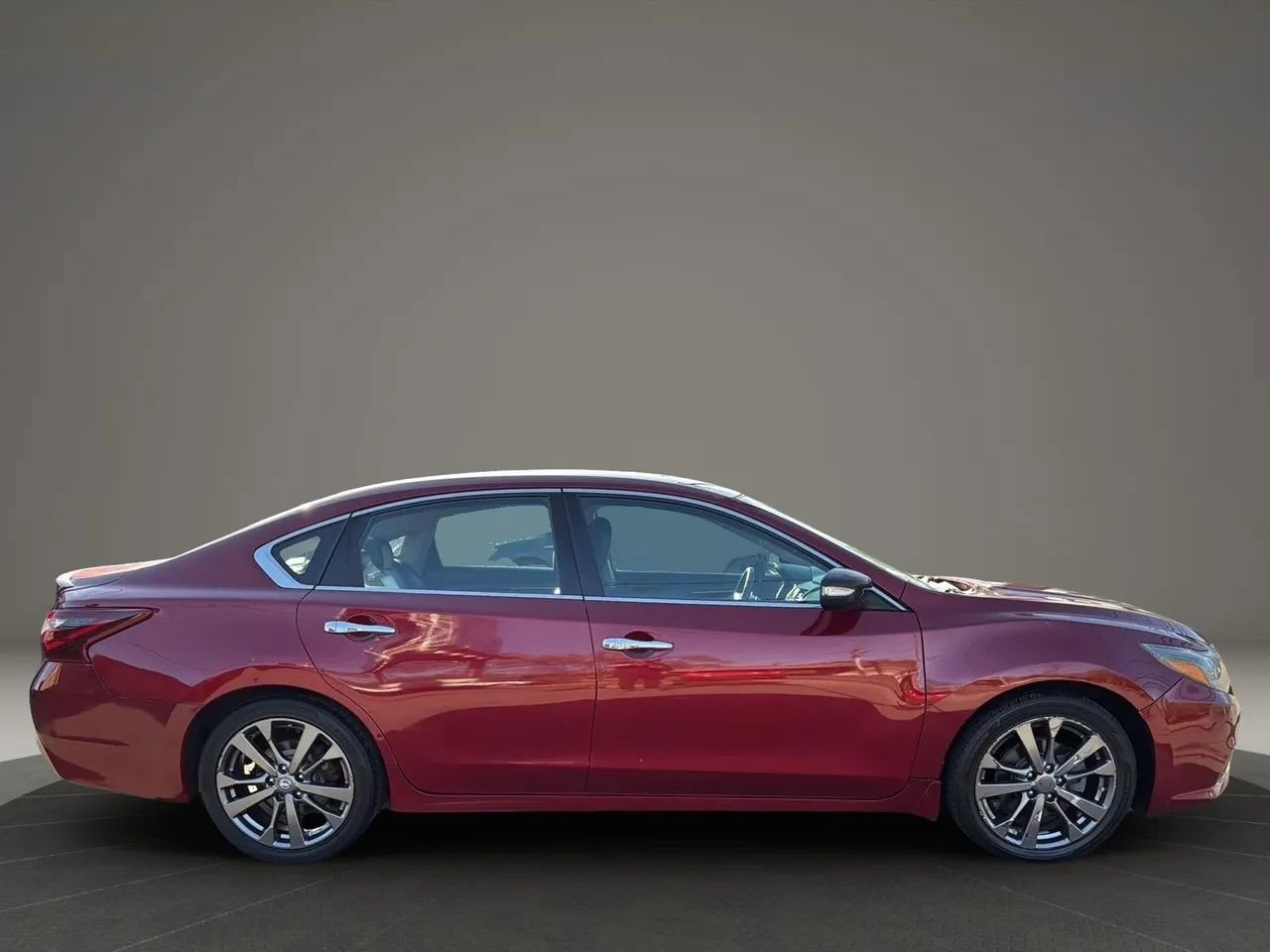 Used 2018 Nissan Altima 2.5 SR w/ SR Special Edition FWD image 4