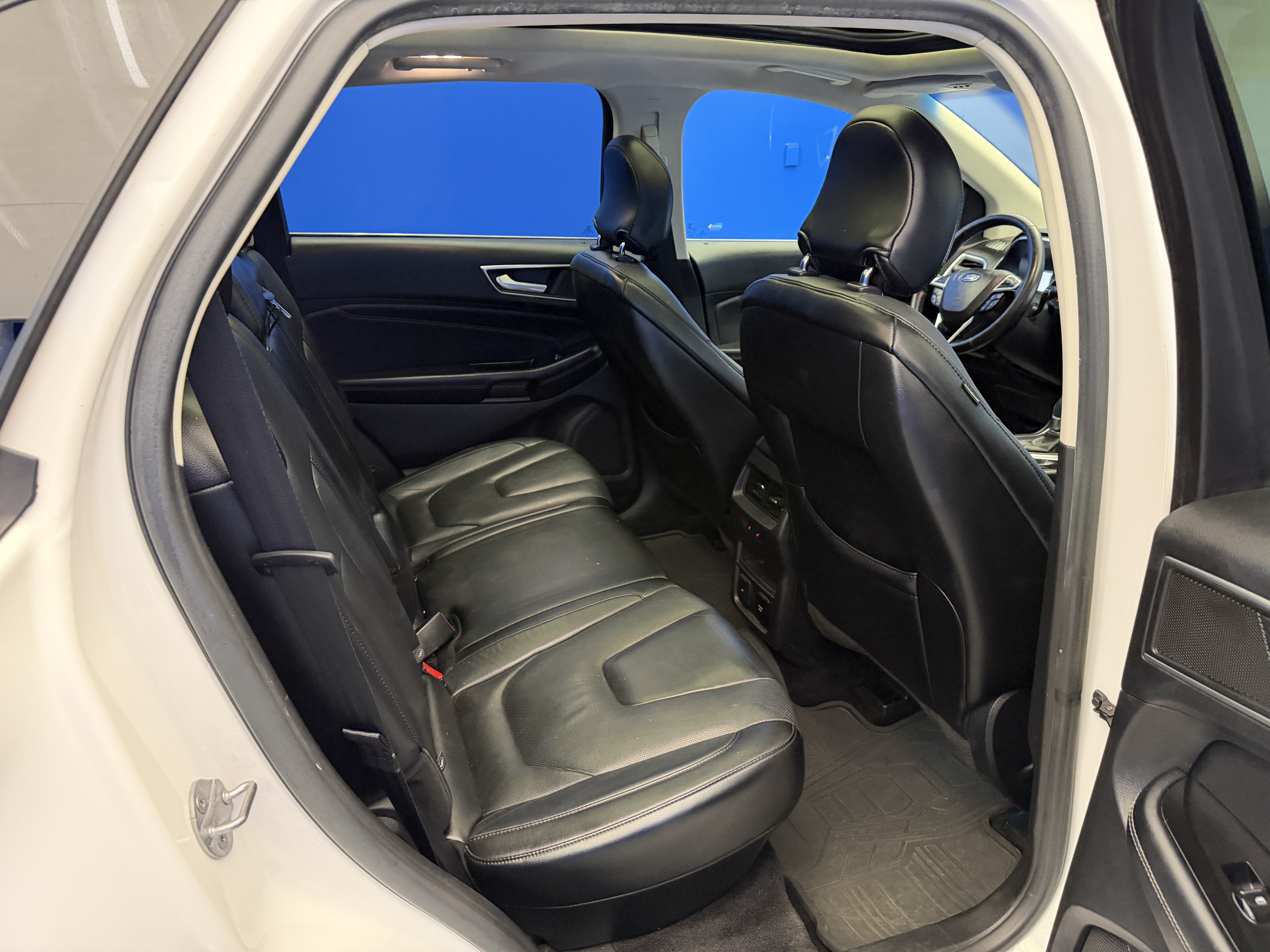 Used 2015 Ford Edge Titanium w/ Equipment Group 301A AWD/4WD image 27