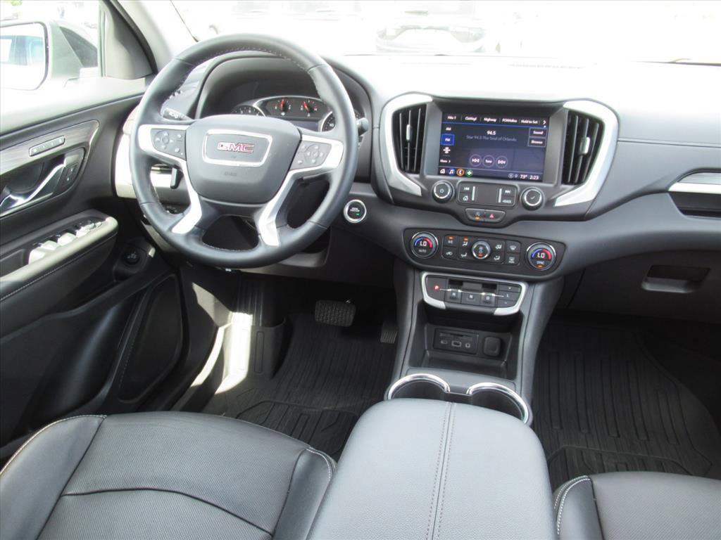 Used 2023 GMC Terrain SLT w/ Elevation Edition image 13