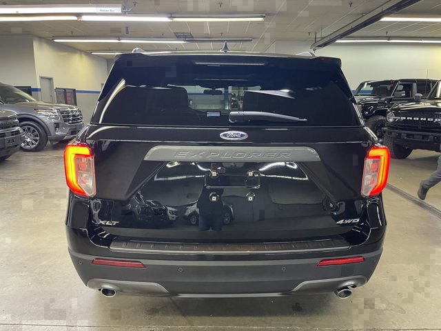 Used 2022 Ford Explorer XLT w/ Equipment Group 202A image 6