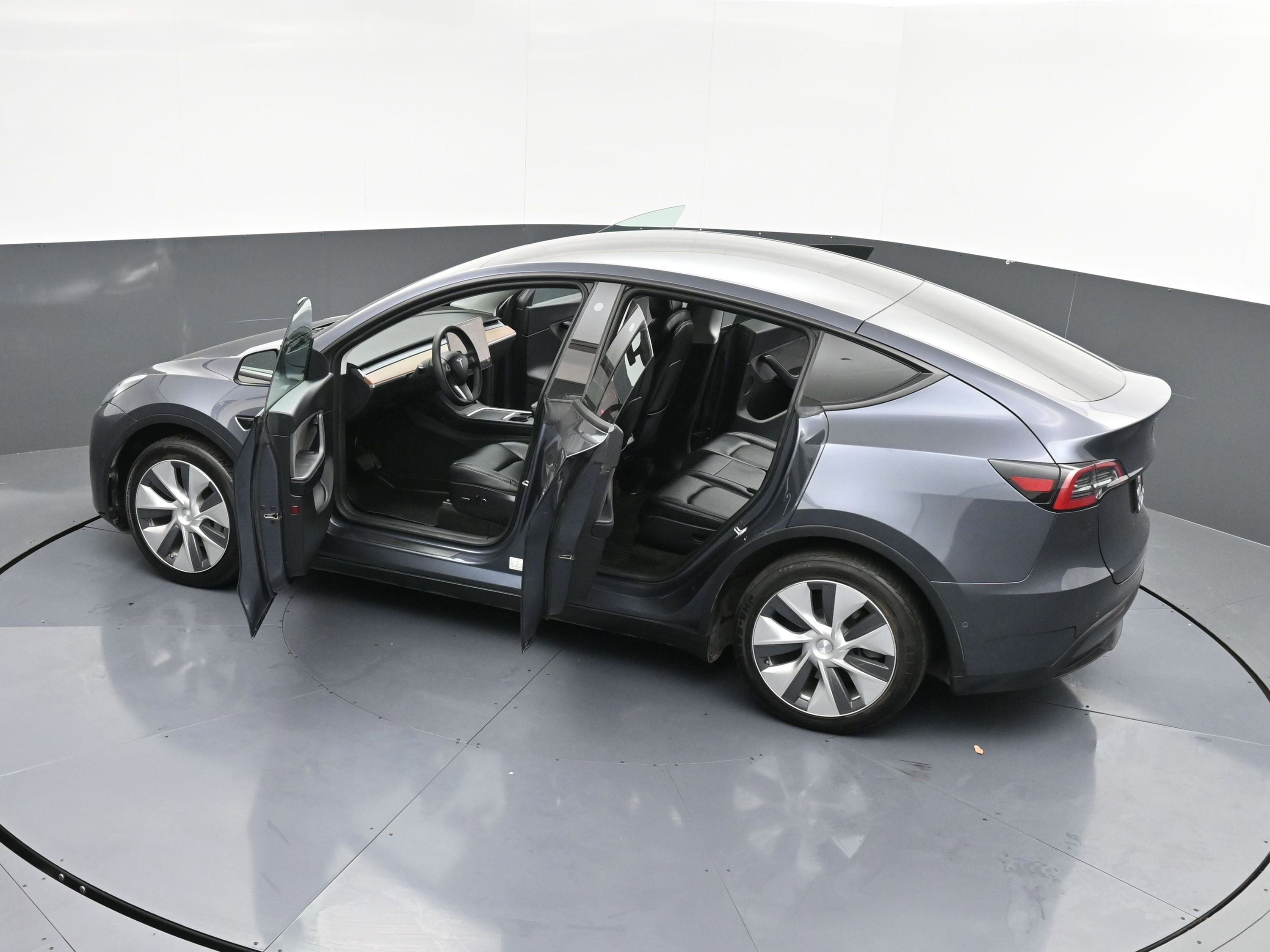 Used 2022 Tesla Model Y Long Range image 44