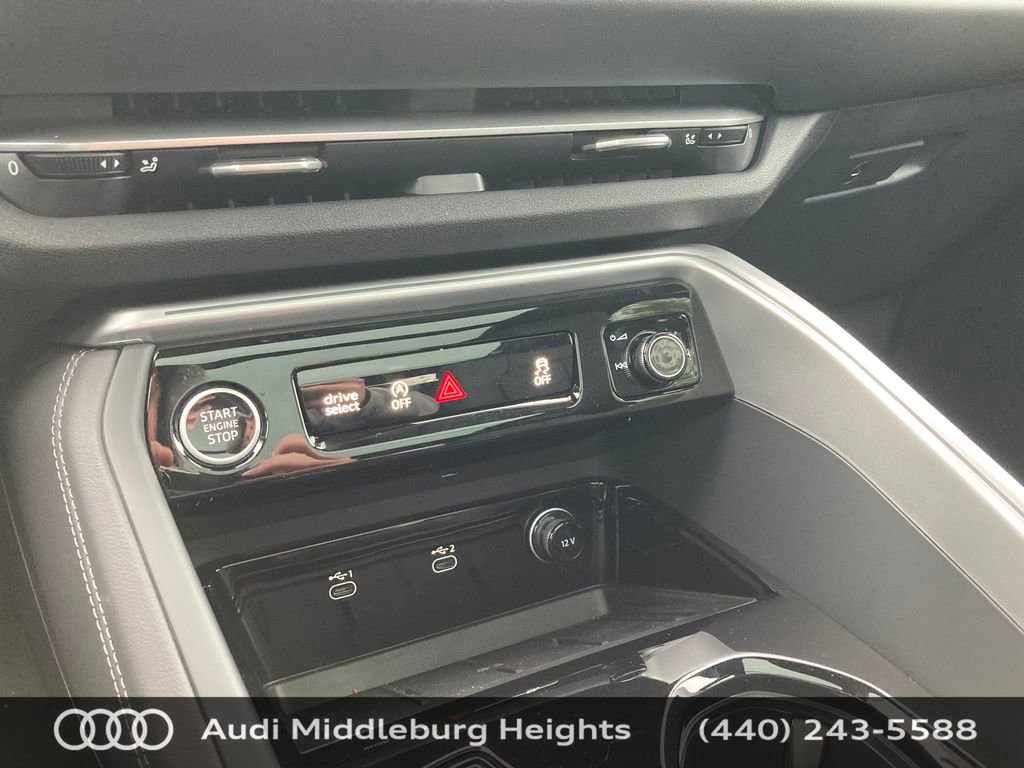Used 2025 Audi Q5 Premium w/ Convenience Package image 41