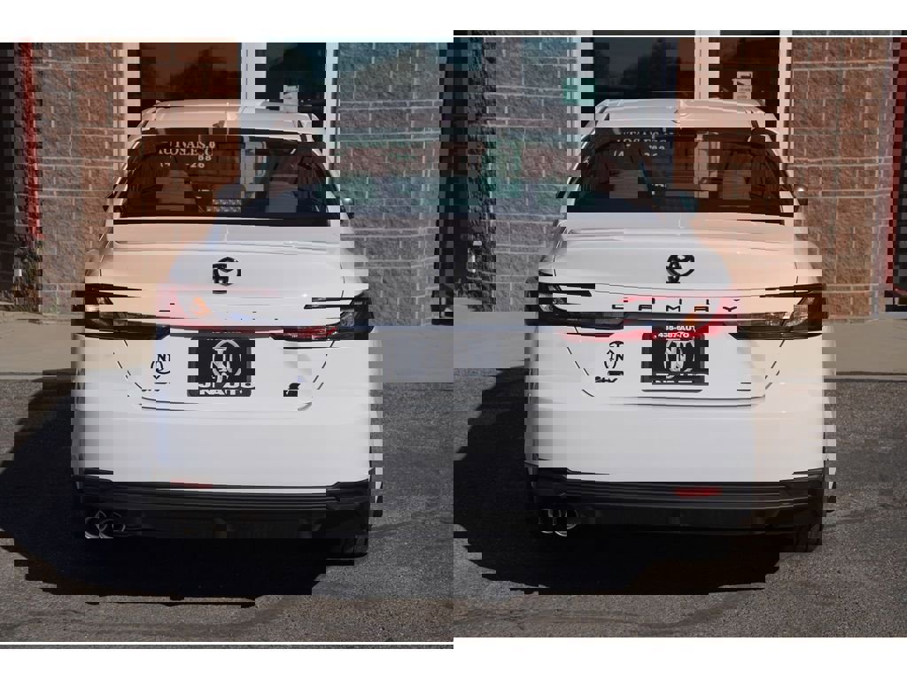 Used 2026 Toyota Camry SE image 3