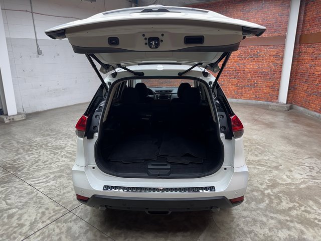 Used 2020 Nissan Rogue SV w/ Premium Package image 28