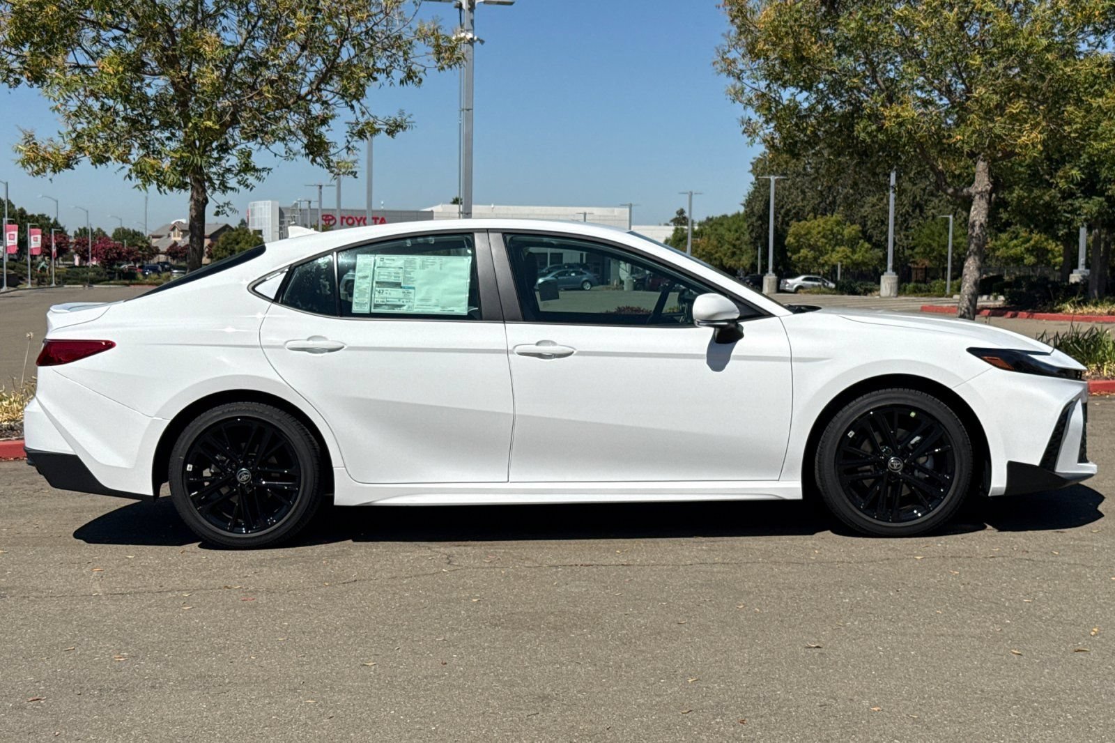 New 2025 Toyota Camry SE w/ Convenience Package FWD image 3