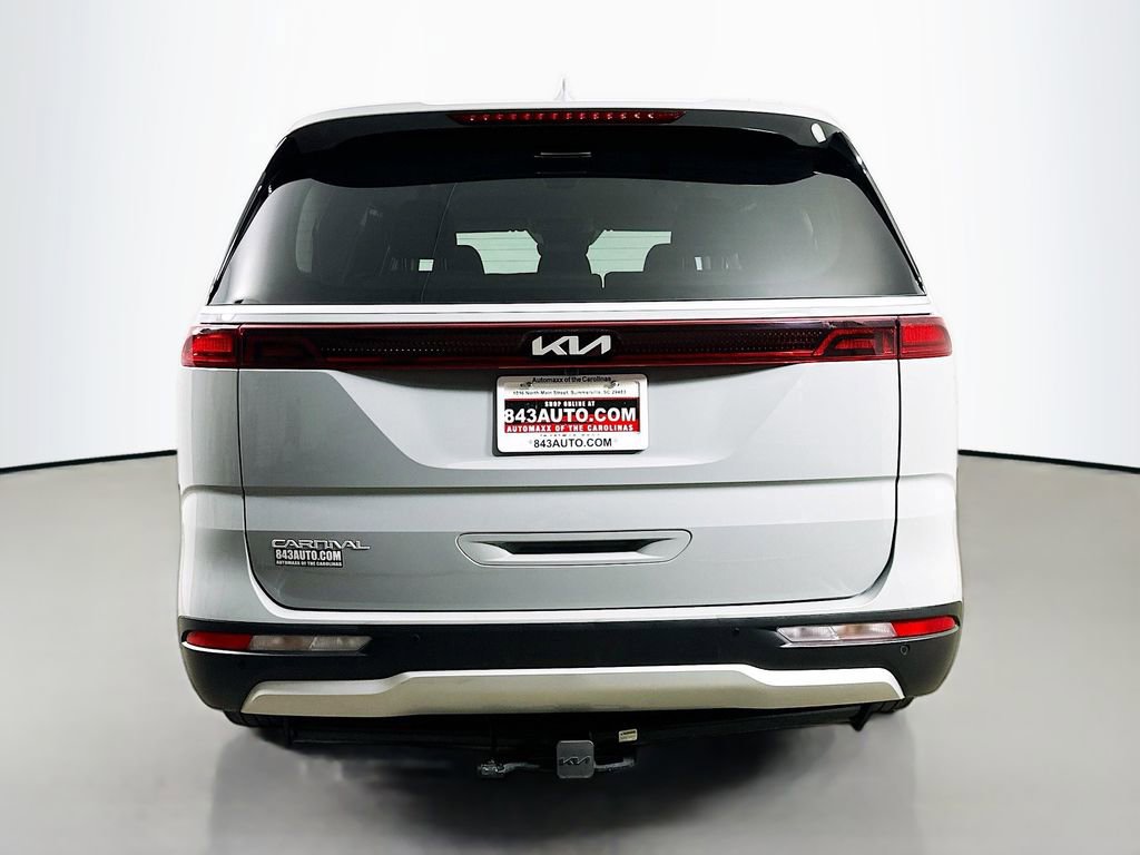 Used 2024 Kia Carnival EX FWD image 6