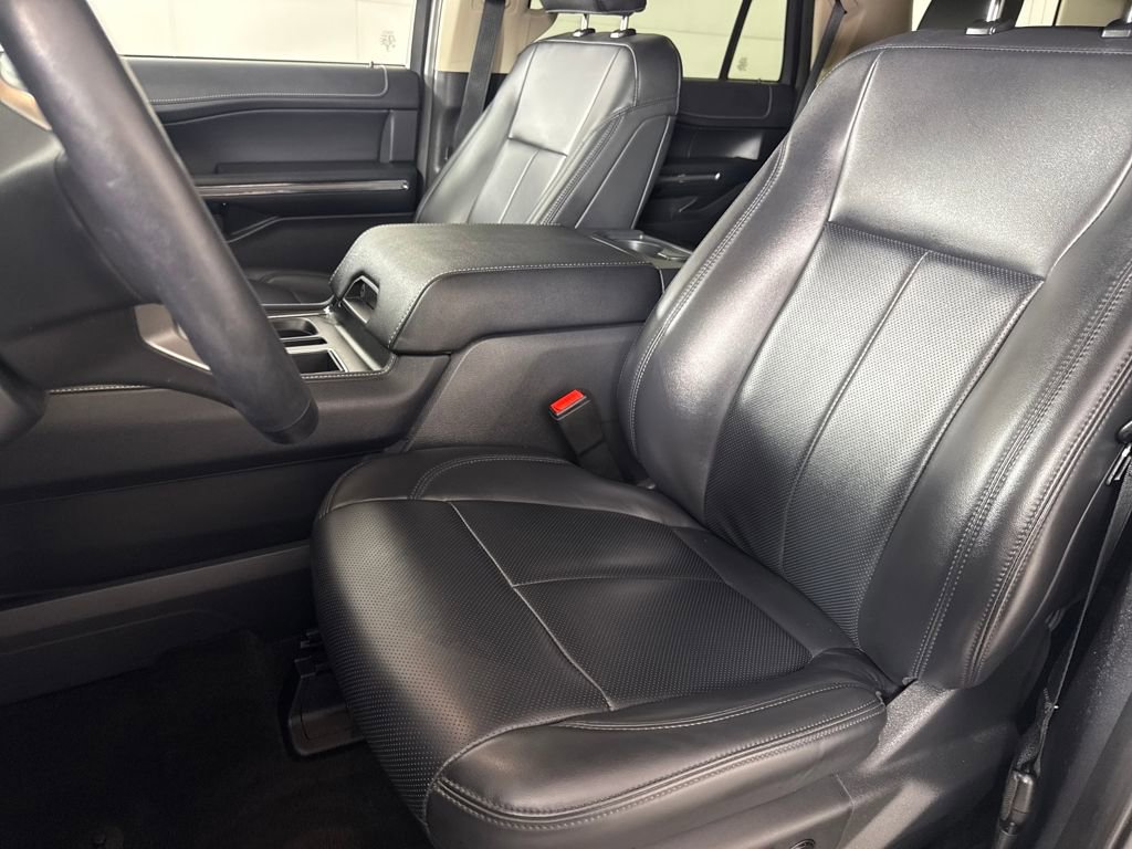 Used 2023 Ford Expedition XLT image 11