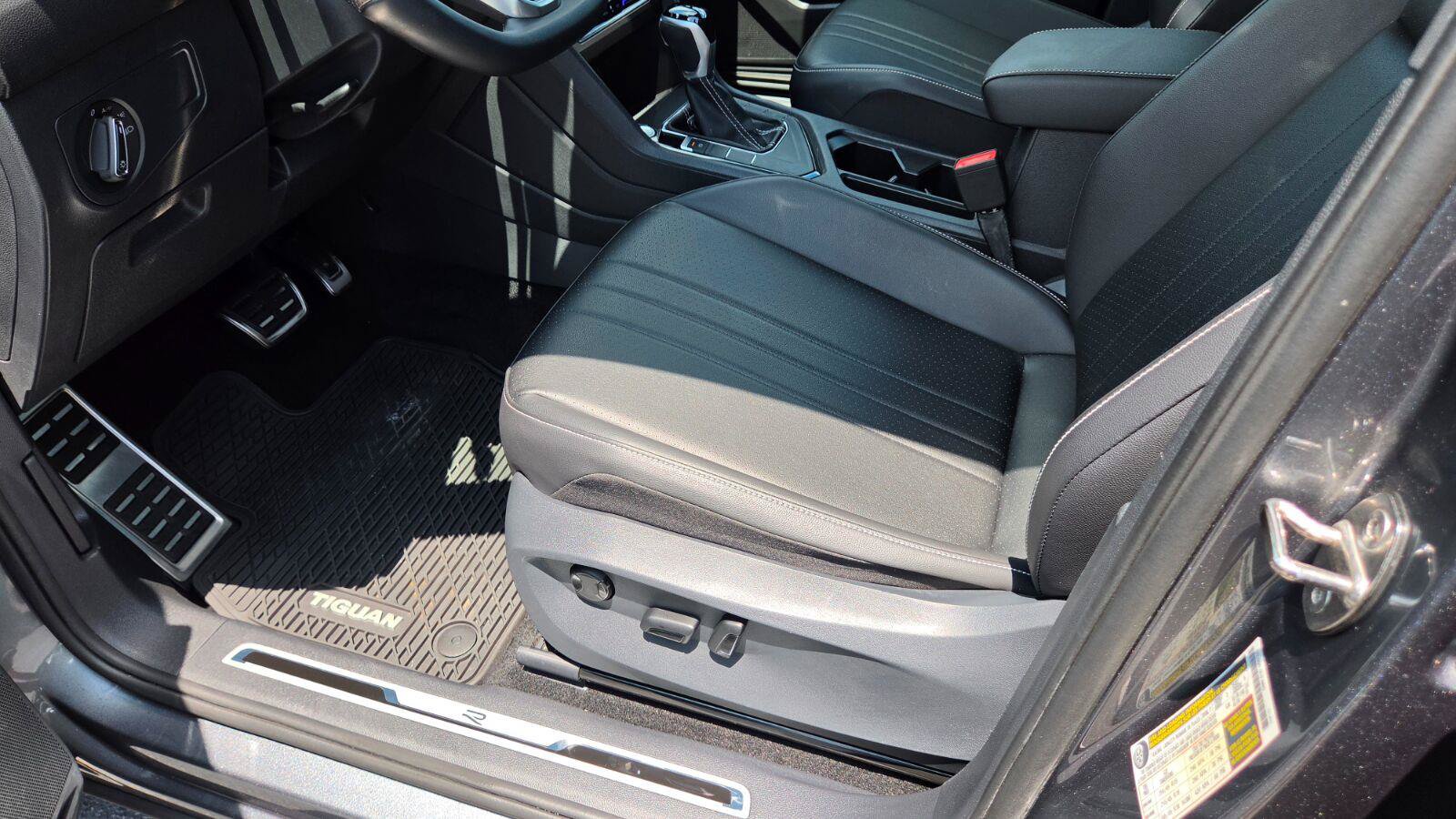 Certified 2024 Volkswagen Tiguan SE R-Line FWD image 19